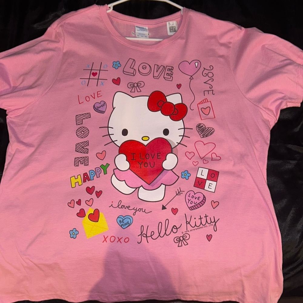 ⭐️HELLO KITTY⭐️ Valentine T-Shirt NWT
